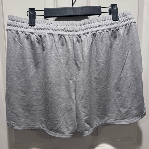 Reebok gray shorts size Large - Picture 2 of 2